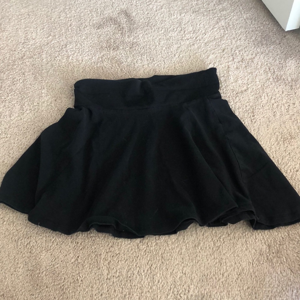 girls black skater skirt